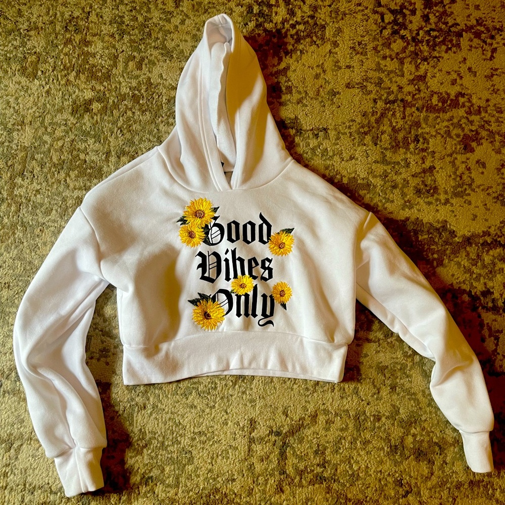 Cropped Good Vibes Only Hoodie